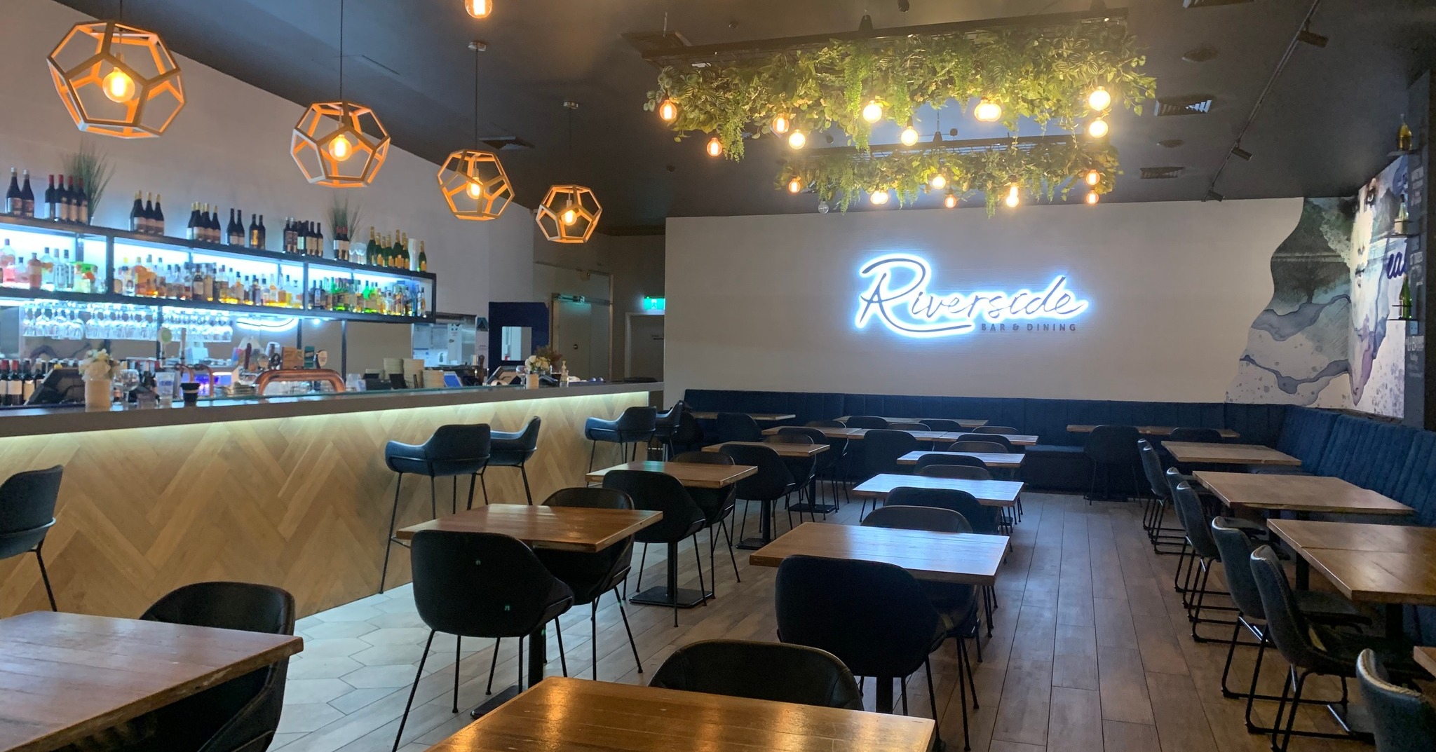 Riverside Bar & Dining