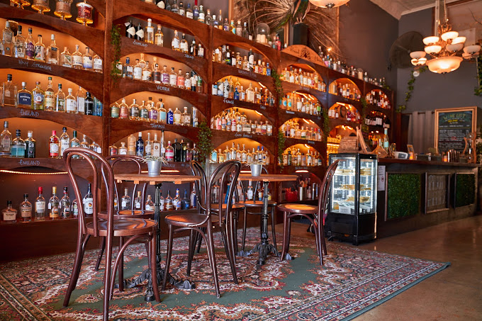 El Ritmo Bar - Gin, Wine, Cocktails & Spirits Of Fine Repute