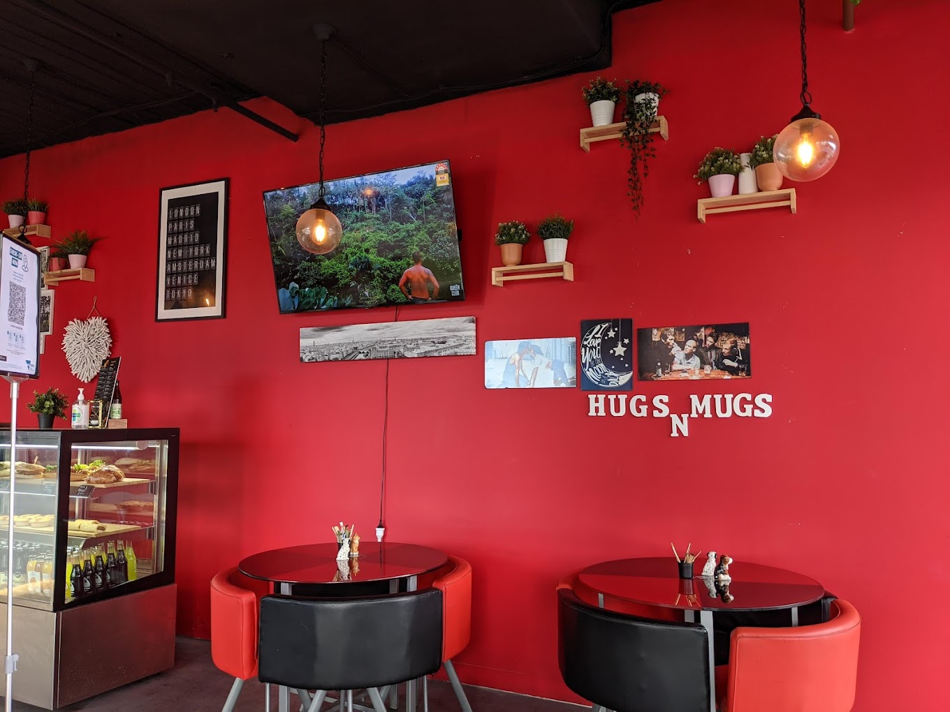 Hugs N Mugs cafe