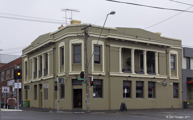Fitzroy Town Hall Hotel