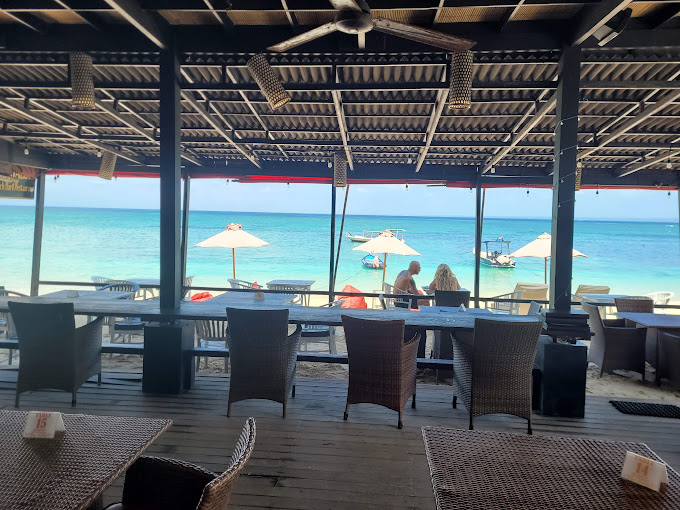 Agus Shipwreck Bar & Restaurant