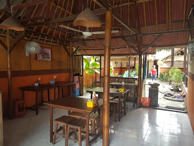 Catering nasi kotak, prasmanan, tumpeng (de Sambal)