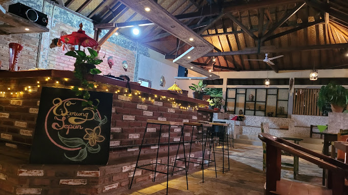 Warung Jepun (Bar and Resto)