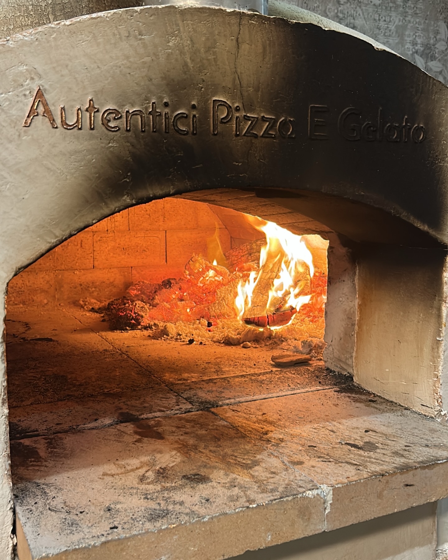 AUTENTICI Pizza e Gelato