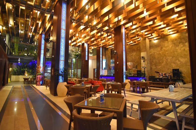 The DECK Restaurant & Bar