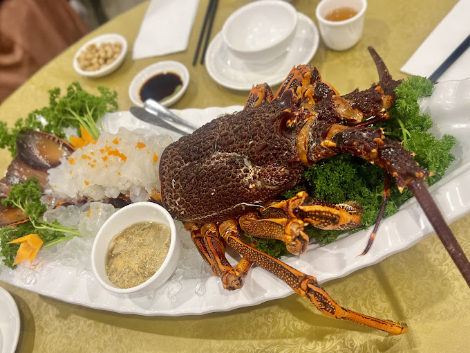 Golden Oceans Chinese Seafood Restaurant (文興海鲜酒楼)