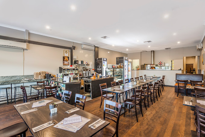 Italian Riley's Cafe restaurant