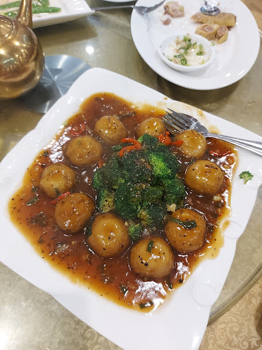 Golden Oceans Chinese Seafood Restaurant (文興海鲜酒楼)