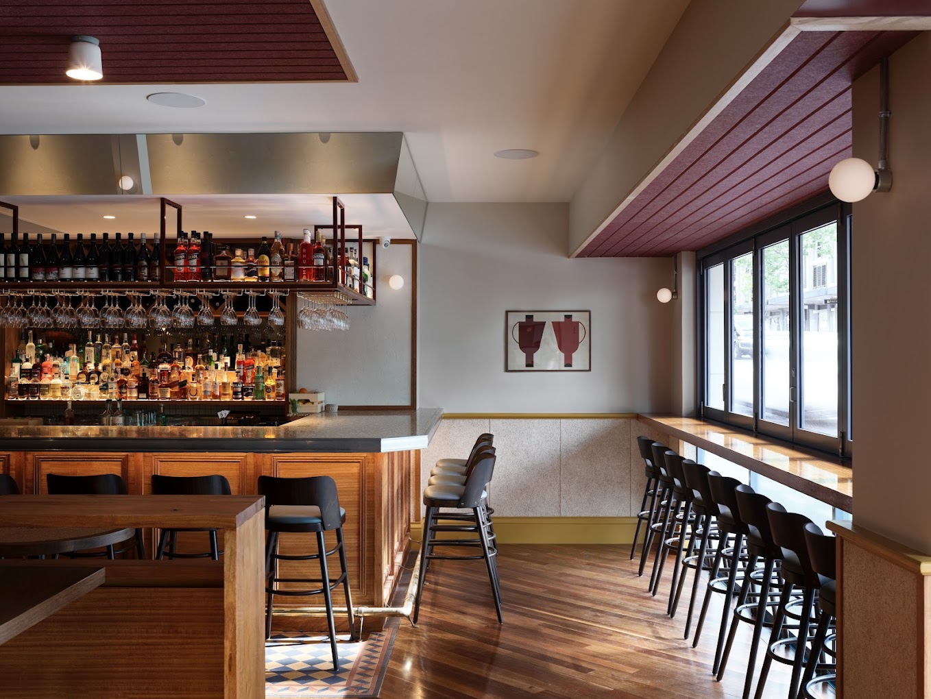 Folly's Bar & Bistro