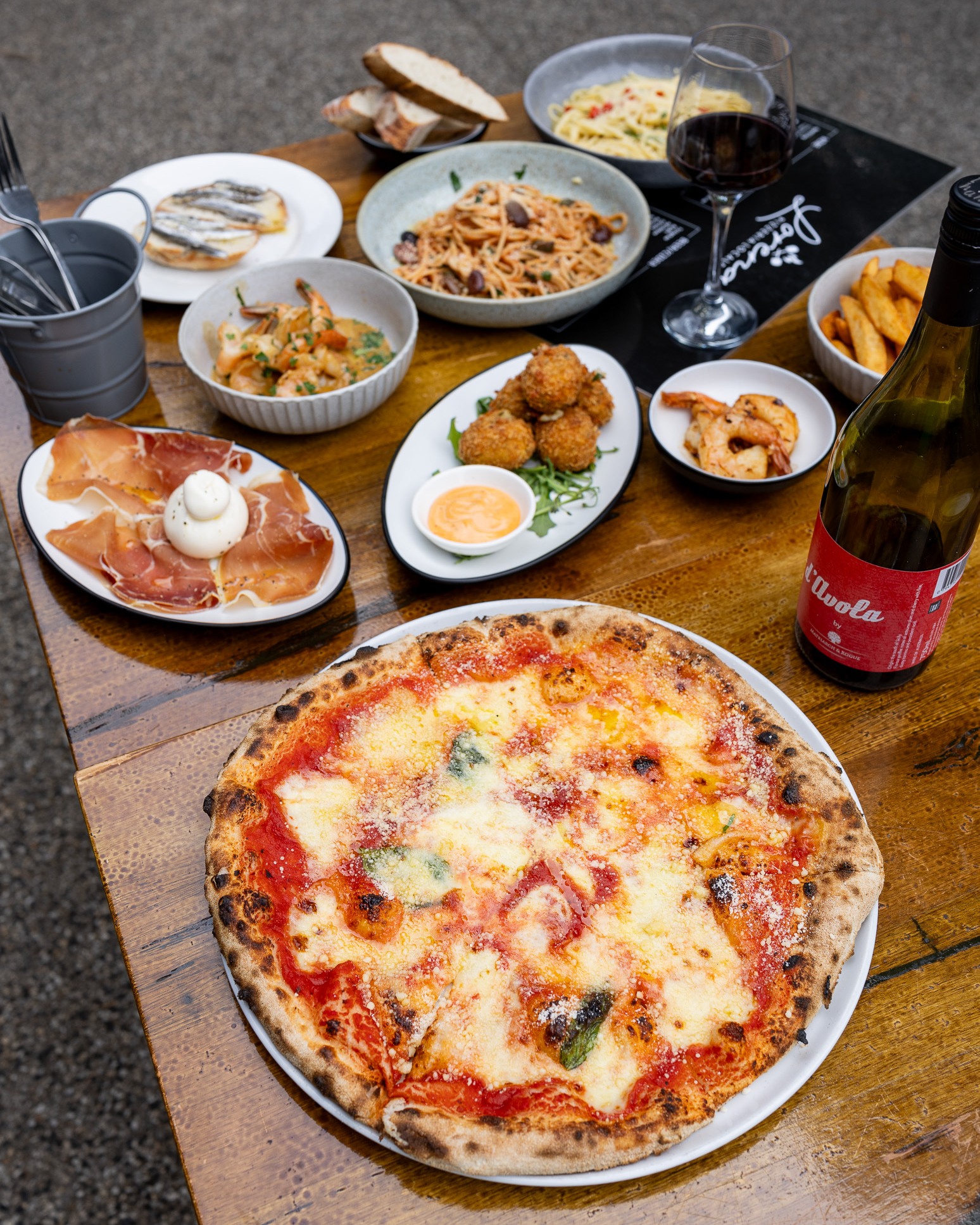 Lorena Pizzeria Locale