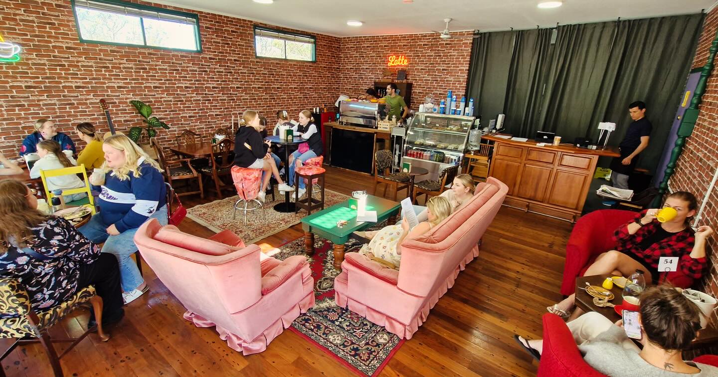 Friends & Flowers Cafe