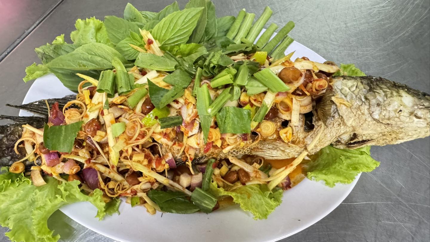 Je Daeng Thai Isan