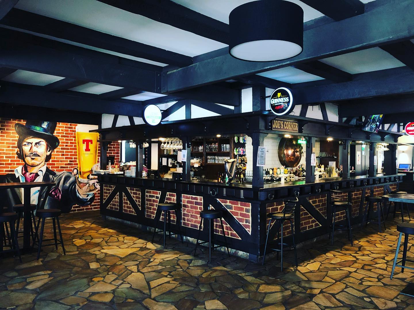 Warnbro Tavern