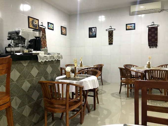 Warung Candidasa Moka