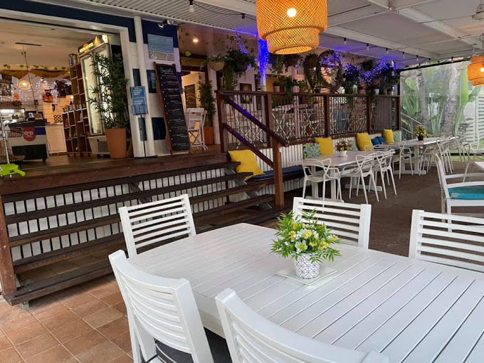 Curlew Cafe, Coochiemudlo