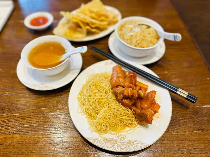 Mak's Noodle Centralworld Branch