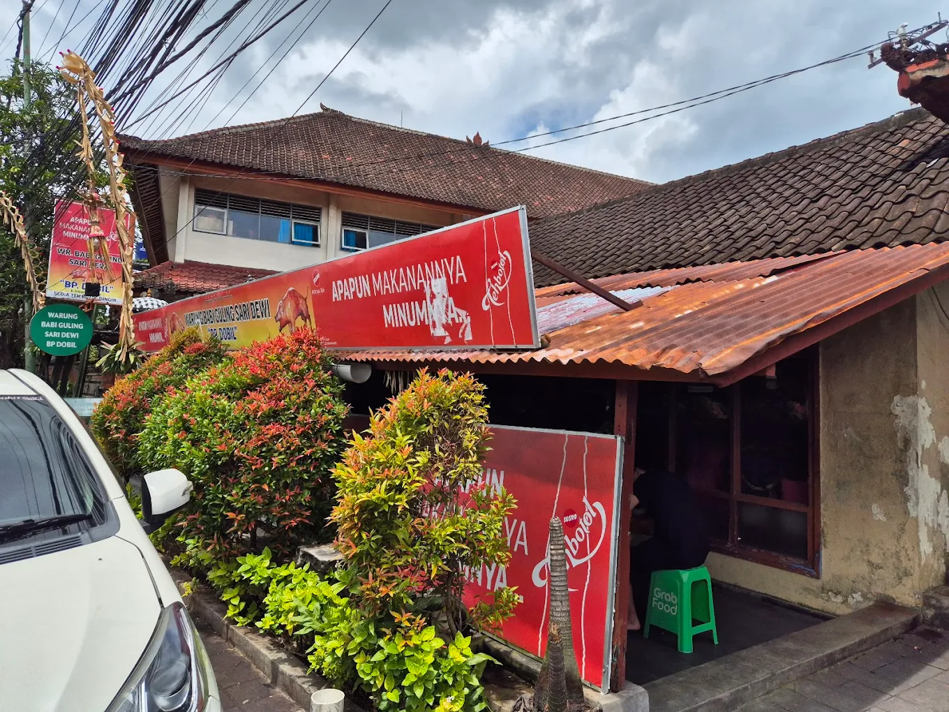 Warung Babi Guling Sari Dewi Bp. Dobil