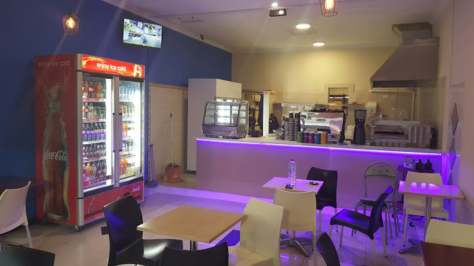 8 Degrees cafe & Pizzeria