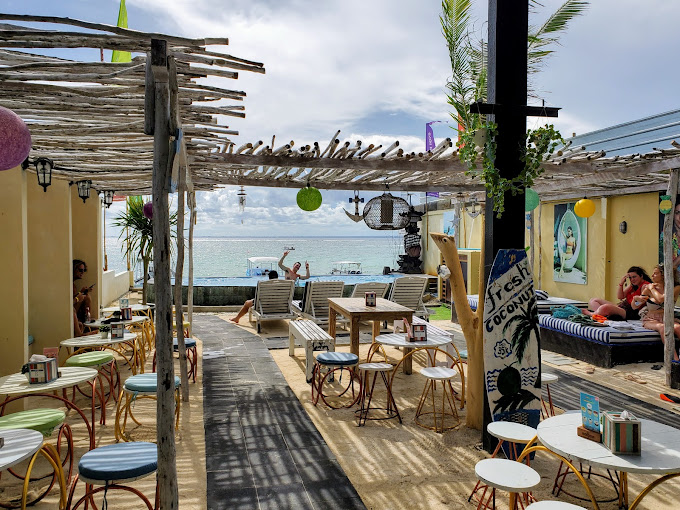 Arthamas Snack Bar & Cruise Port Nusa Lembongan