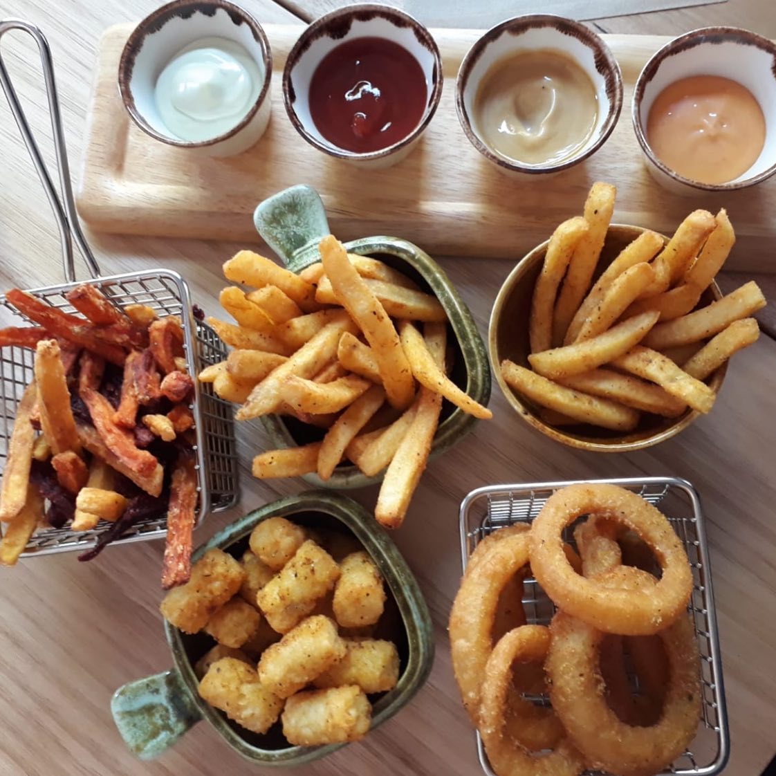 Hamilton's Coffee.Burgers.Fried Chicken