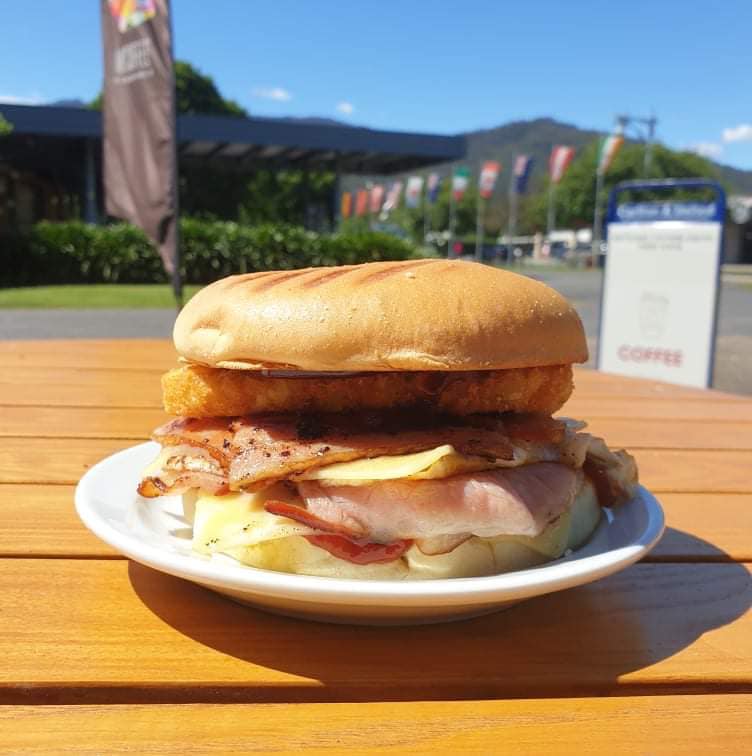 Settlers Tavern Tawonga South