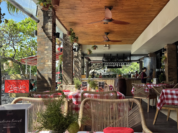 Rosso Vivo Dine & Lounge