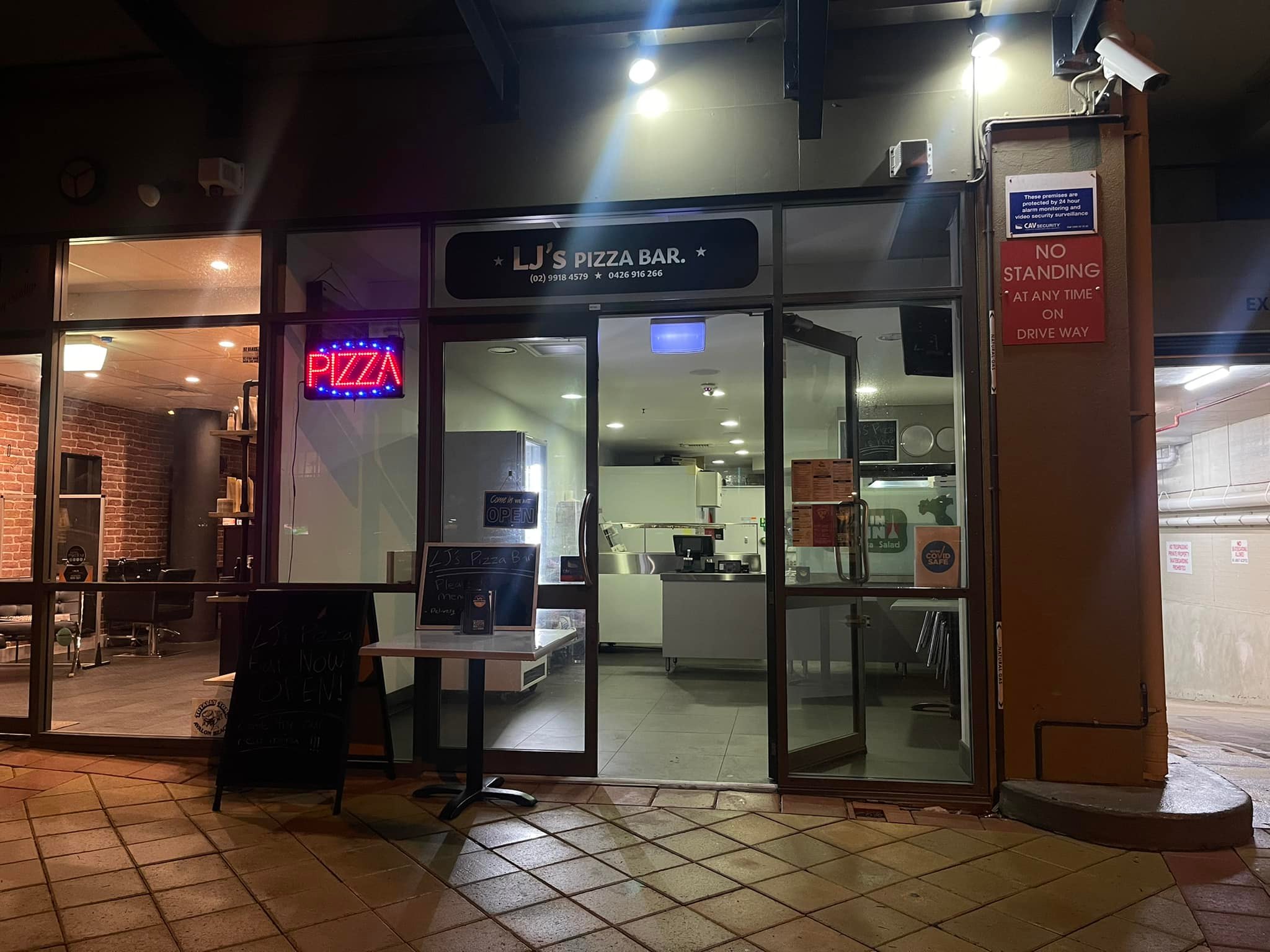 LJ's Pizza Bar