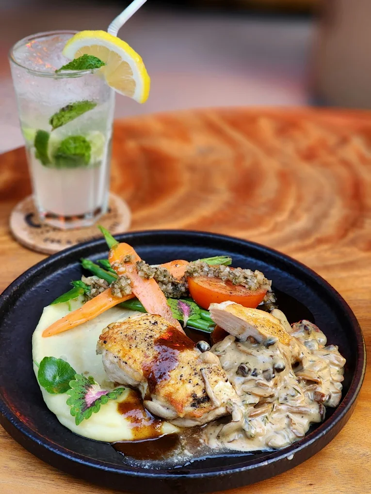 CALM Bangkok - Grill, Garden & Guinguette
