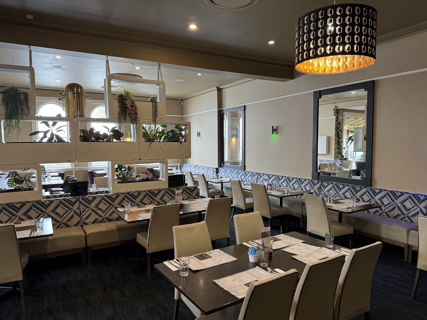 Sandros Restaurant Bar