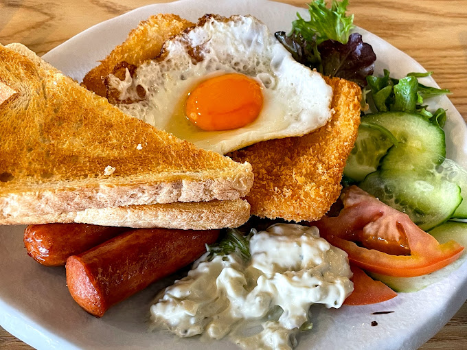 The Lucky Guys Cafe