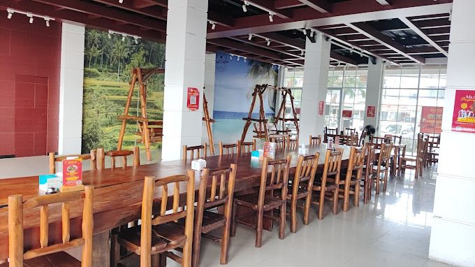 Lucky 8 Roast Pork Noodle Sanur Bali bakmi babi