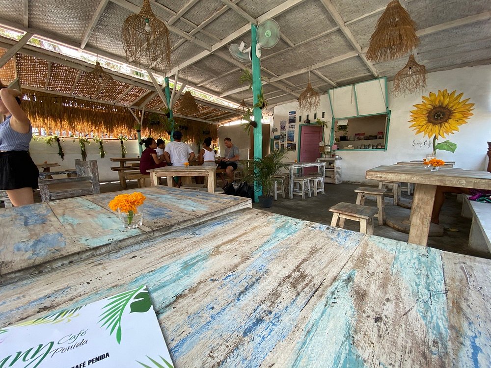 Sunny cafe penida