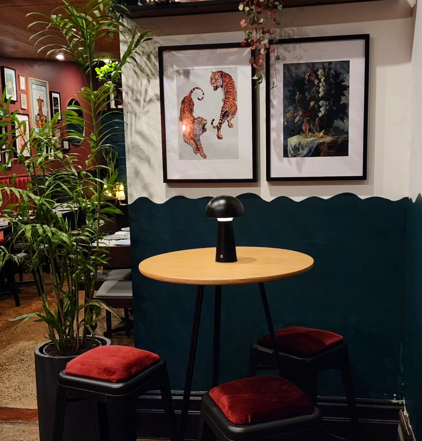 Hold Bar & Eatery