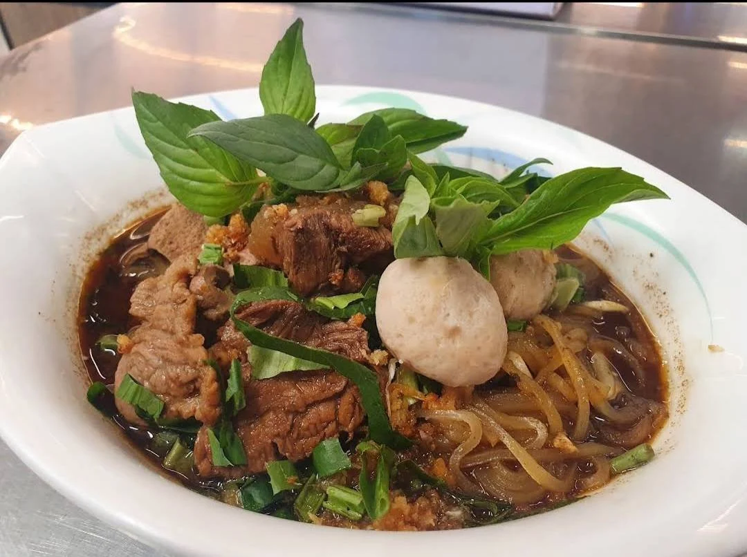 ก๋วยเตี๋ยวเรือแม่พลอย (Mae Ploy Boat Noodles)