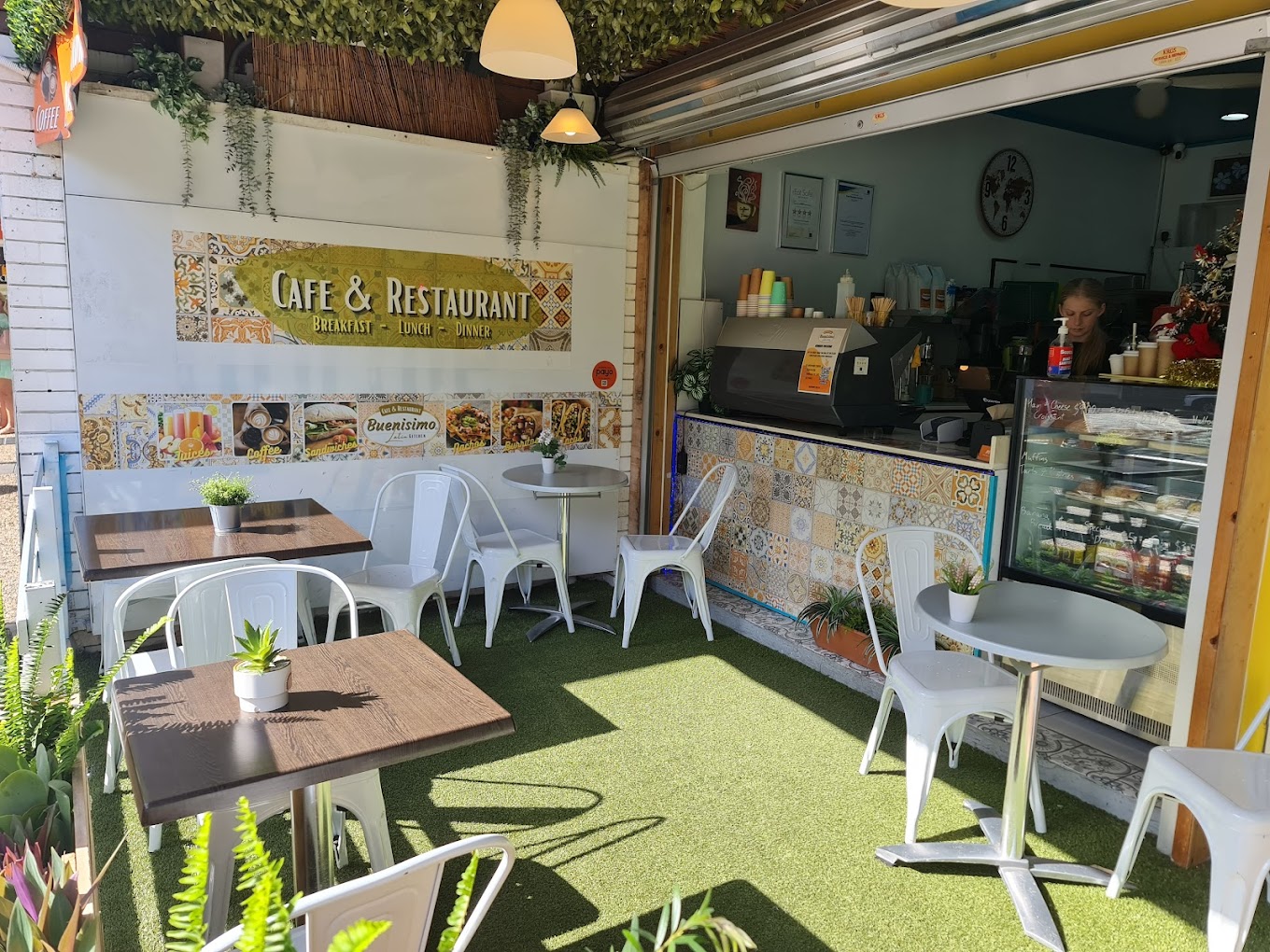 Buenisimo Latin kitchen - Latin American Café and Restaurant.