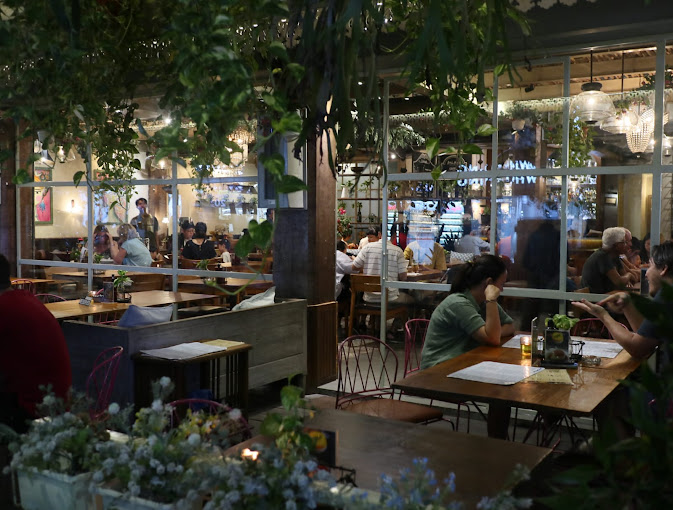 Dulang Kafe Kuta Square