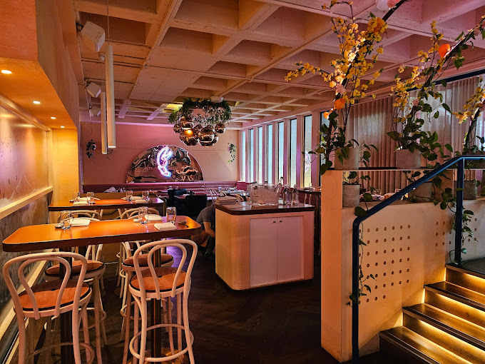 Pinchy's Lobster & Champagne Bar