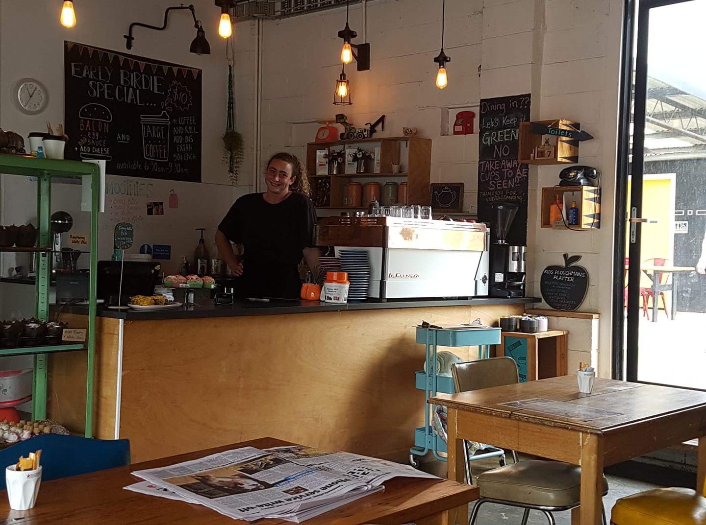 Hello Birdie Cafe