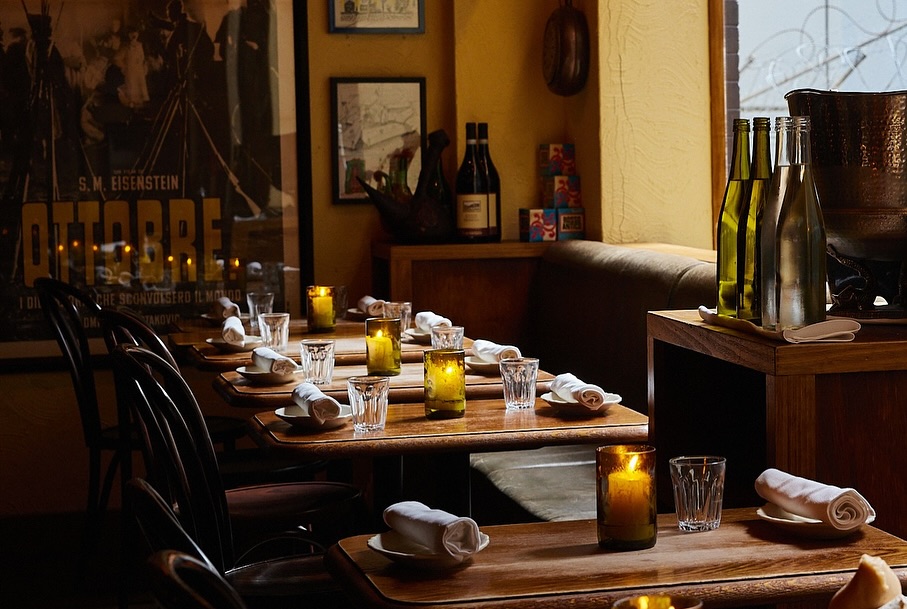 Alberto's Lounge