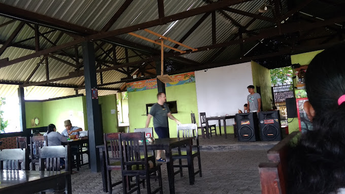 Lesehan Taman Ujung Perancak