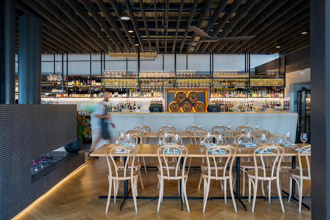 2KW Bar & Restaurant