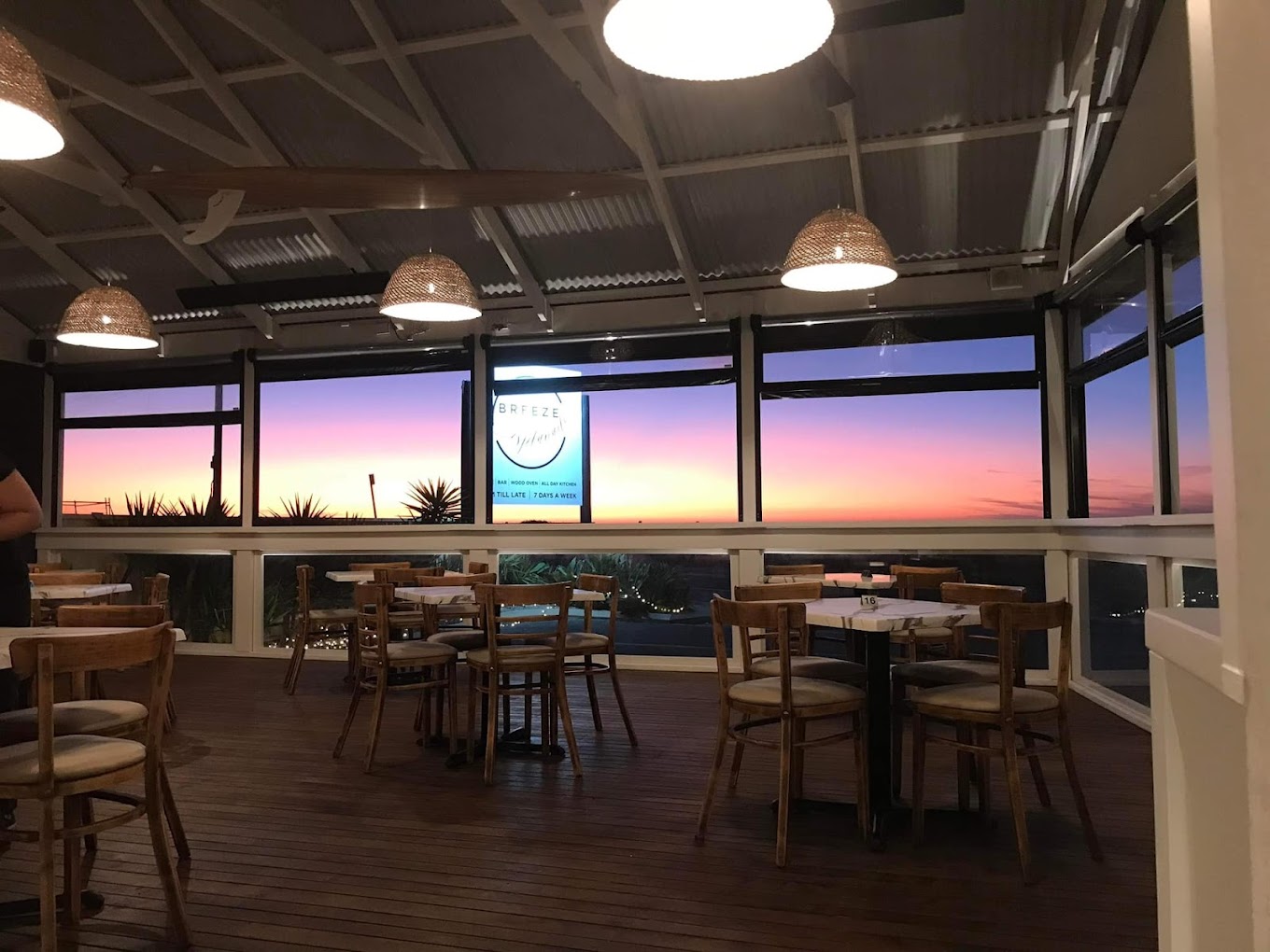 Breeze Cafe & Bar