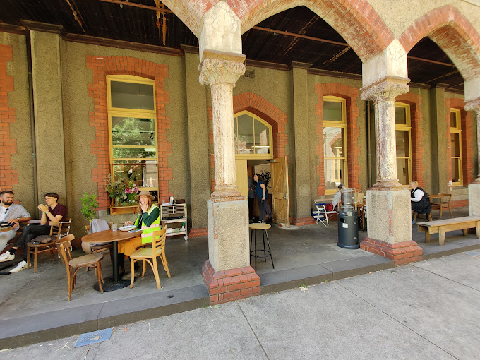 Cam's Kiosk (Cafe & Bar)