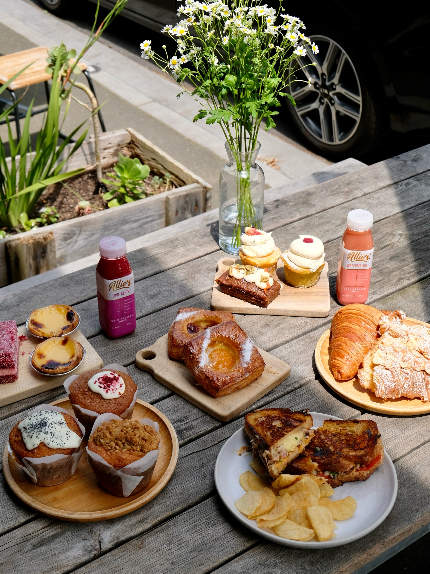 Wolf and Hound Cafe