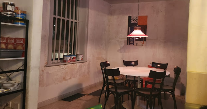 Leo's Bar & Pizza