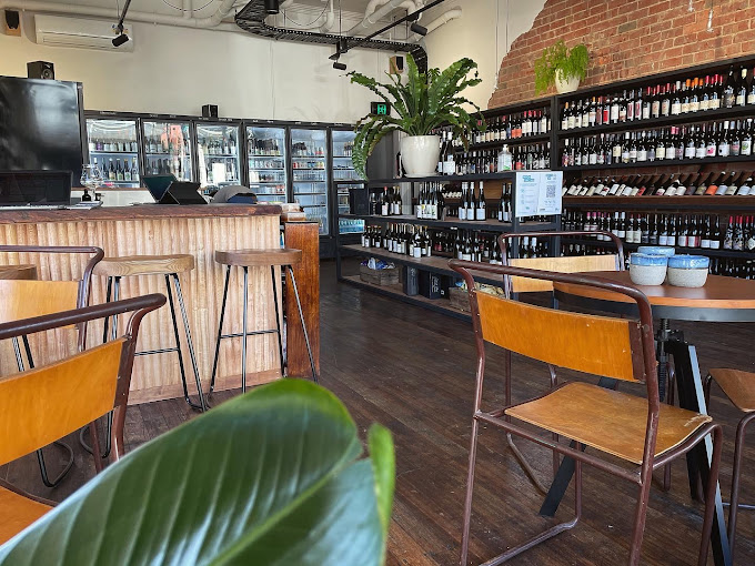 Vinoshis Beverage Shop