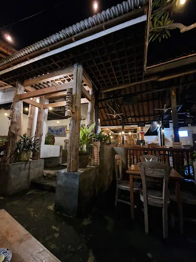 CUMI CUMI SPORTS LOUNGE