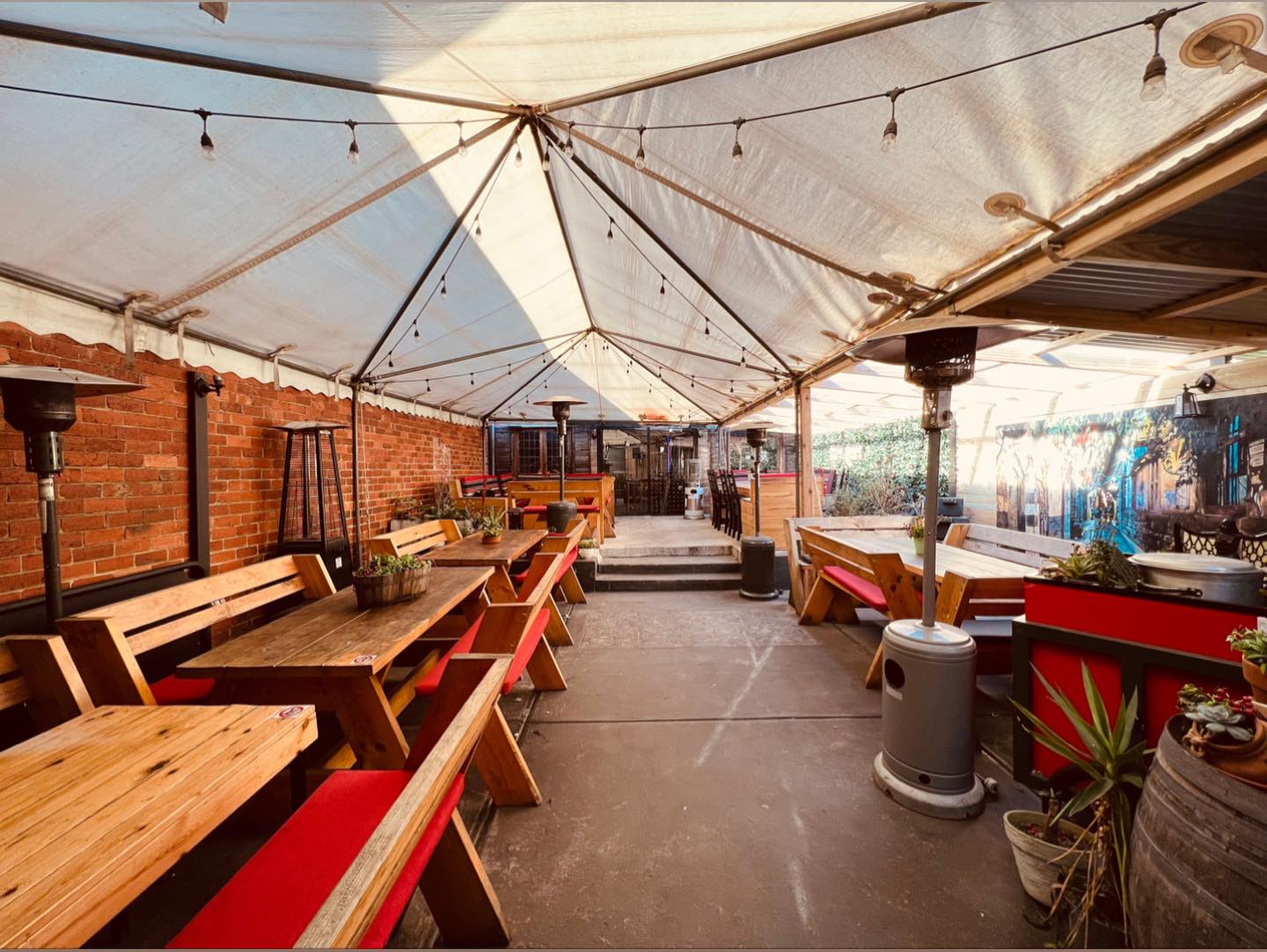 Raqwa Cafe & Beer Garden