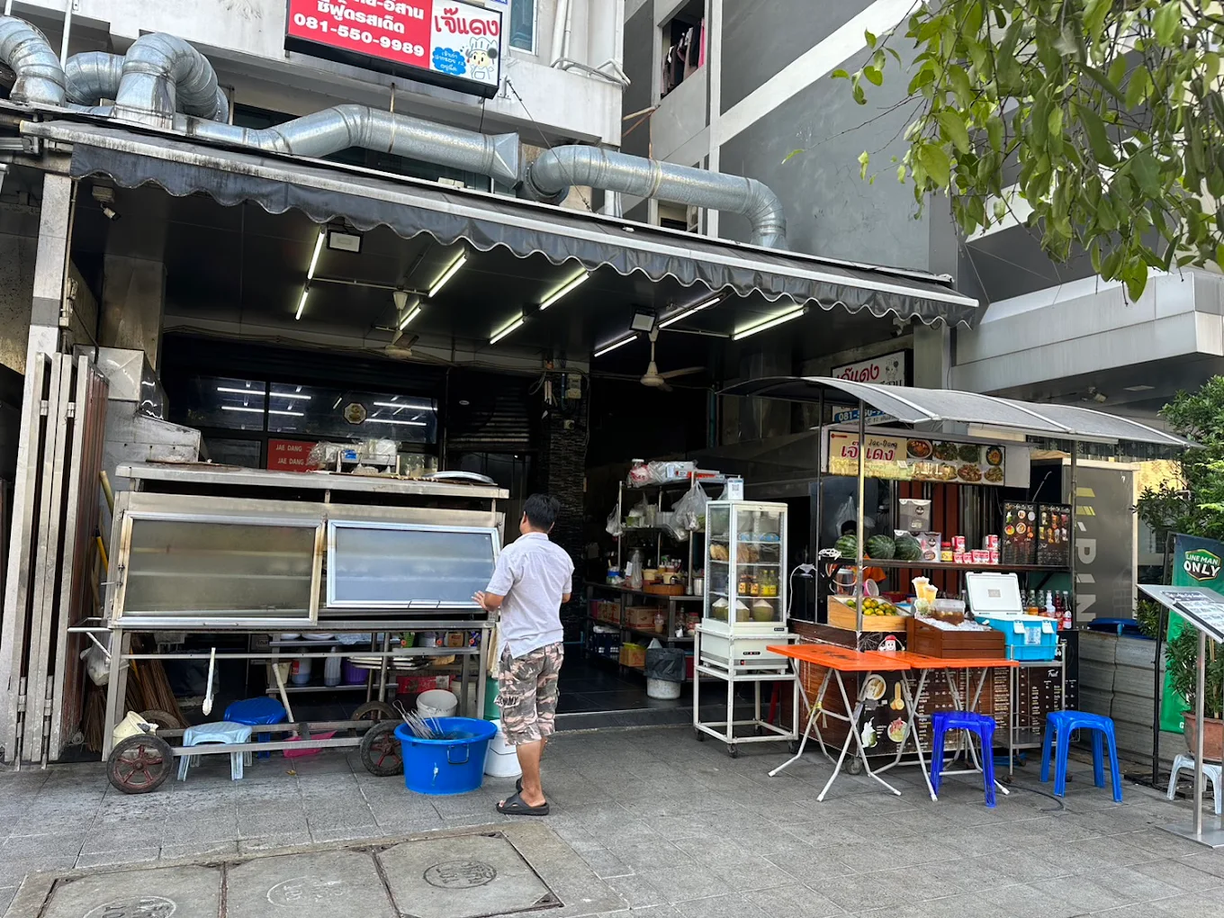 Je Daeng Thai Isan