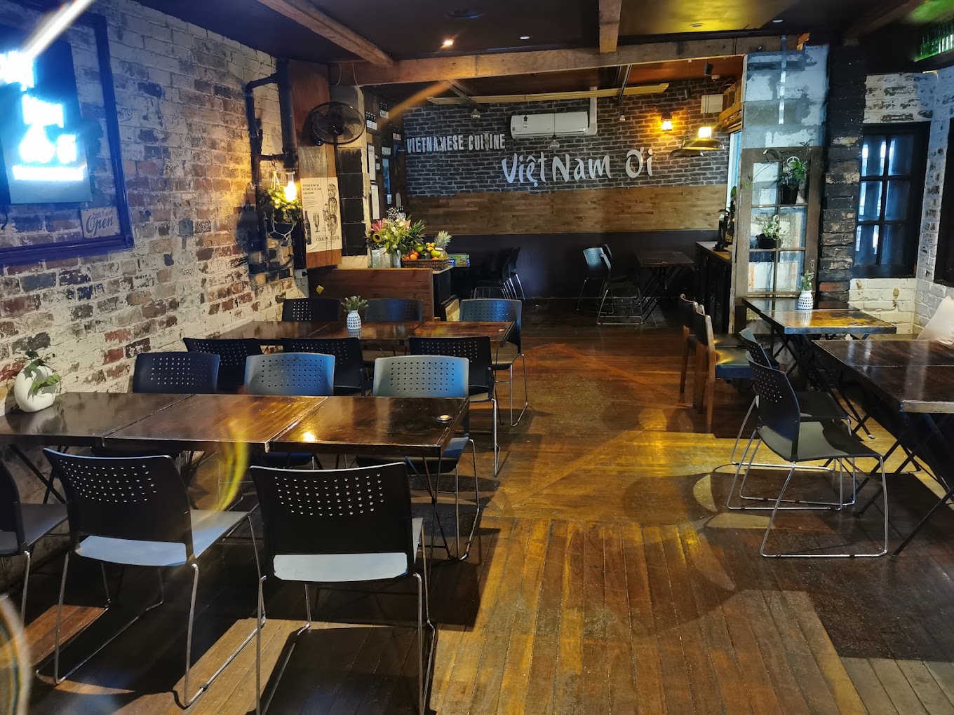 Viet Nam Ơi (Vietnamese Restaurant Surfers Paradise)